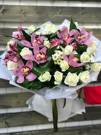 Букет цветов из: Розы и Хризантемы в Архангельское