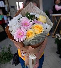 Букет цветов из:  Герберы, Розы и Хризантемы в Архангельское